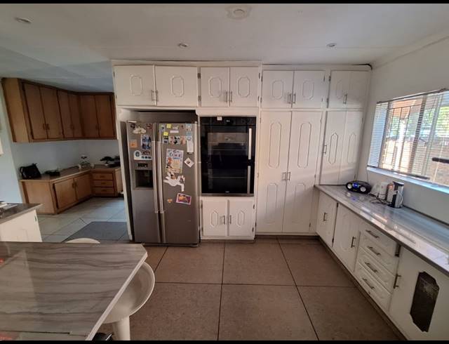 3 BEDROOM HOUSE FOR SALE IN VANDERBIJLPARK SE 3